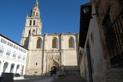 Iglesia de Santa María de Mediavilla