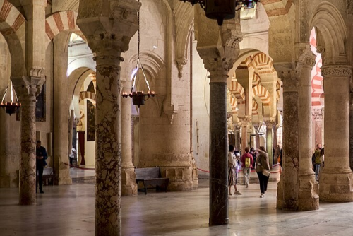 06. Columnas y capiteles reutilizados